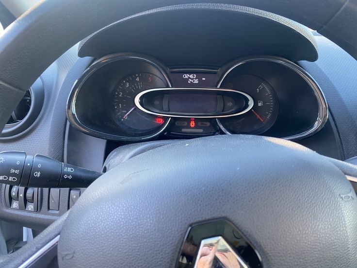 Voiture Clio IV dCi diesel. — photo 3