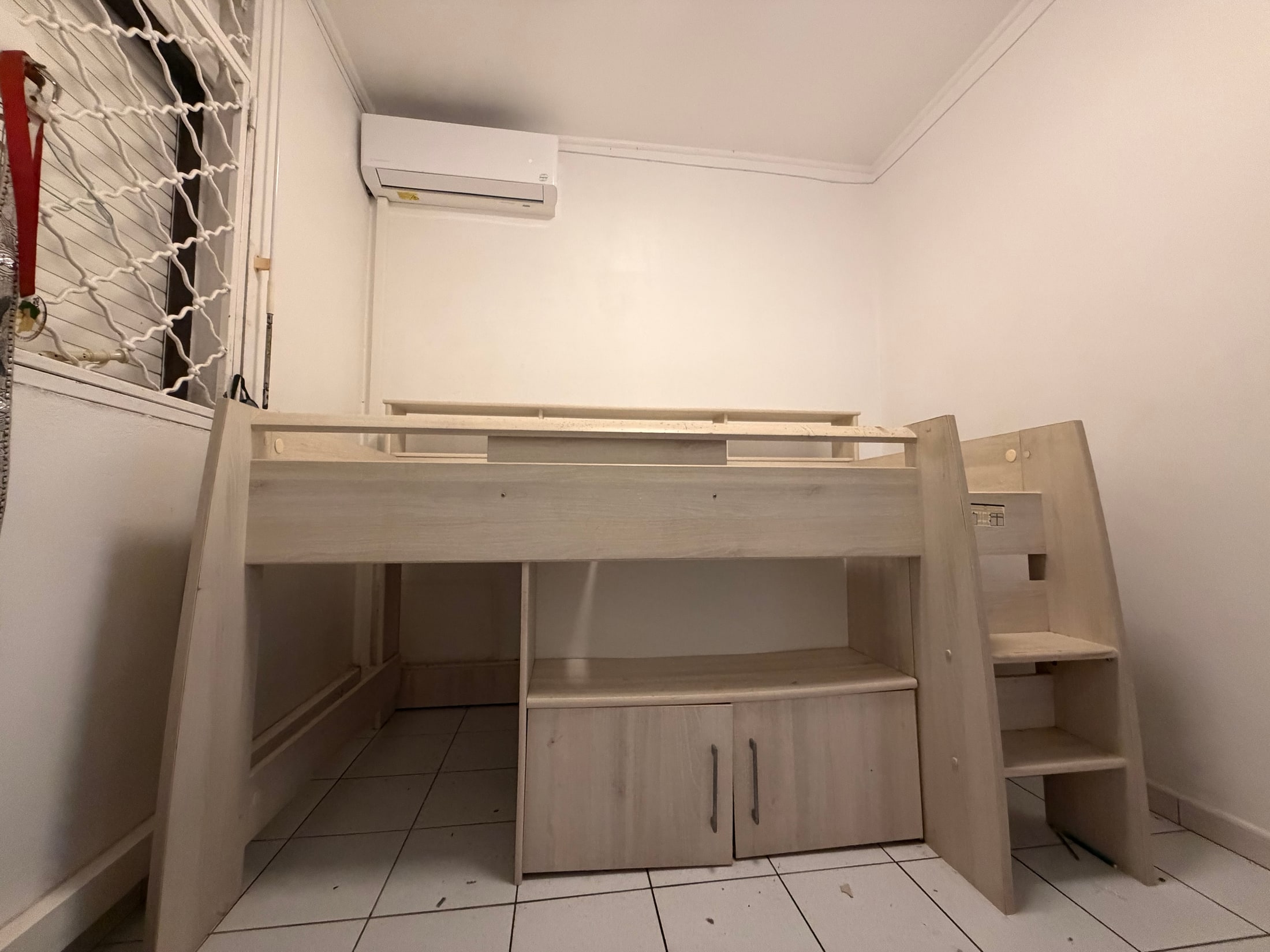 Lit mezzanine enfant/ado avec bureau, rangements et étagères – bon état
