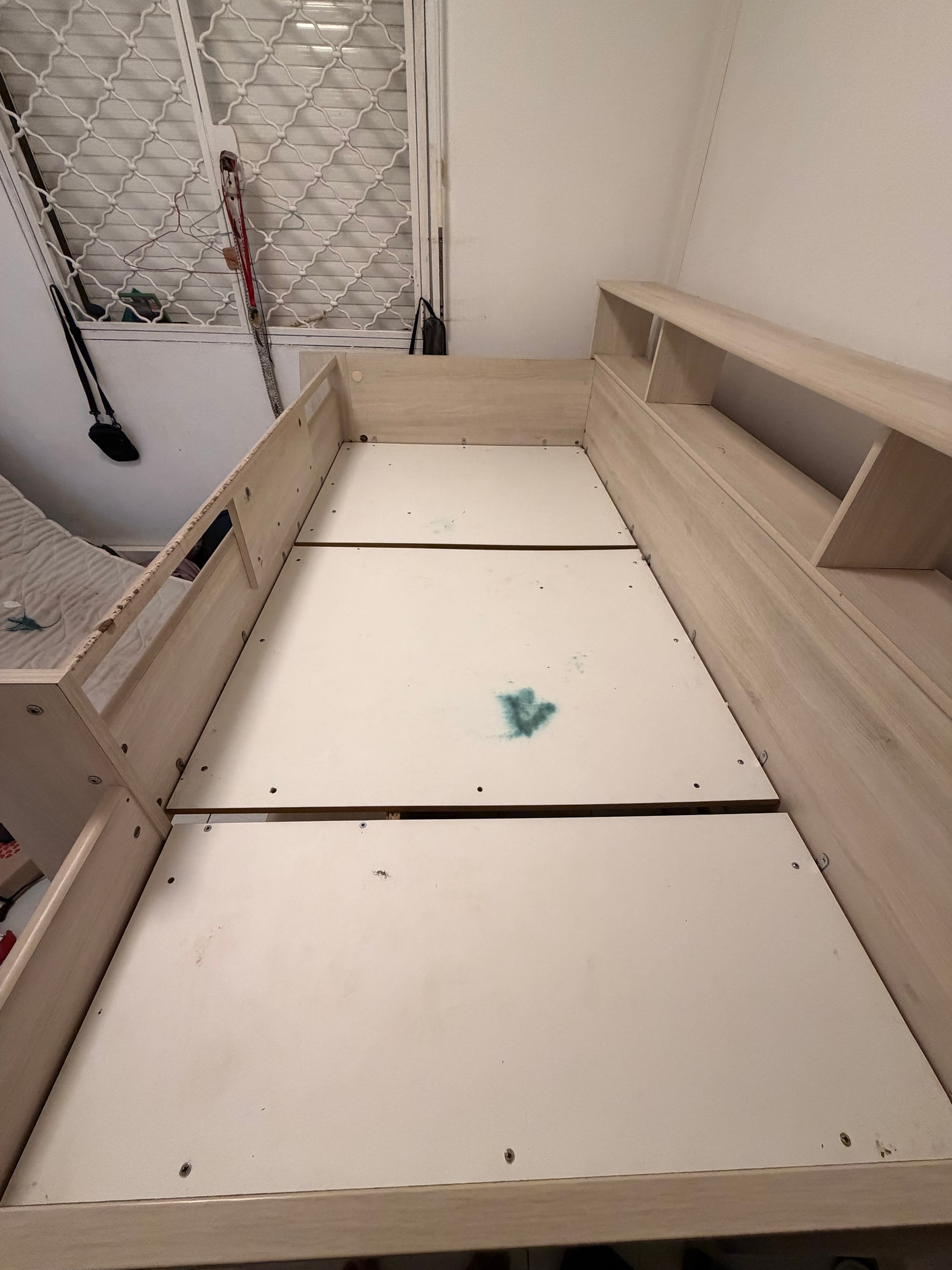 Lit mezzanine enfant/ado avec bureau, rangements et étagères – bon état — photo 2