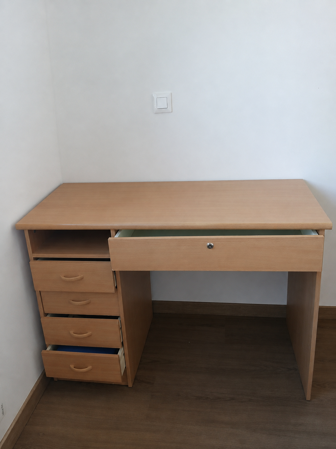 Bureau bois en bon etat